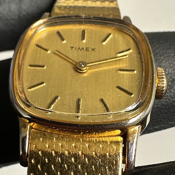Timex 1983 Mechanical Textured Dial Gold-Tone Stainless Steel 22mm Dress Watch - Picture 5 of 12
